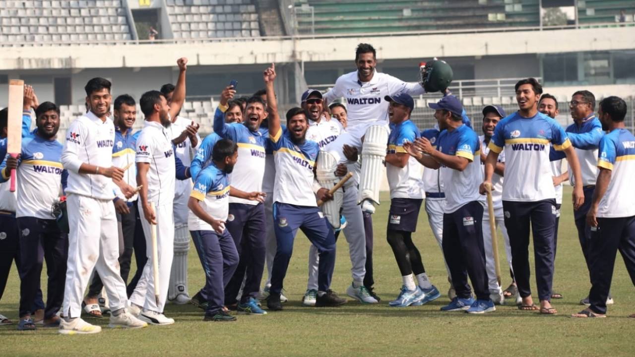 Central Zone celebrate their four-wicket victory in the final of the BCL, Central Zone v South Zone, BCL final, fifth day, Dhaka