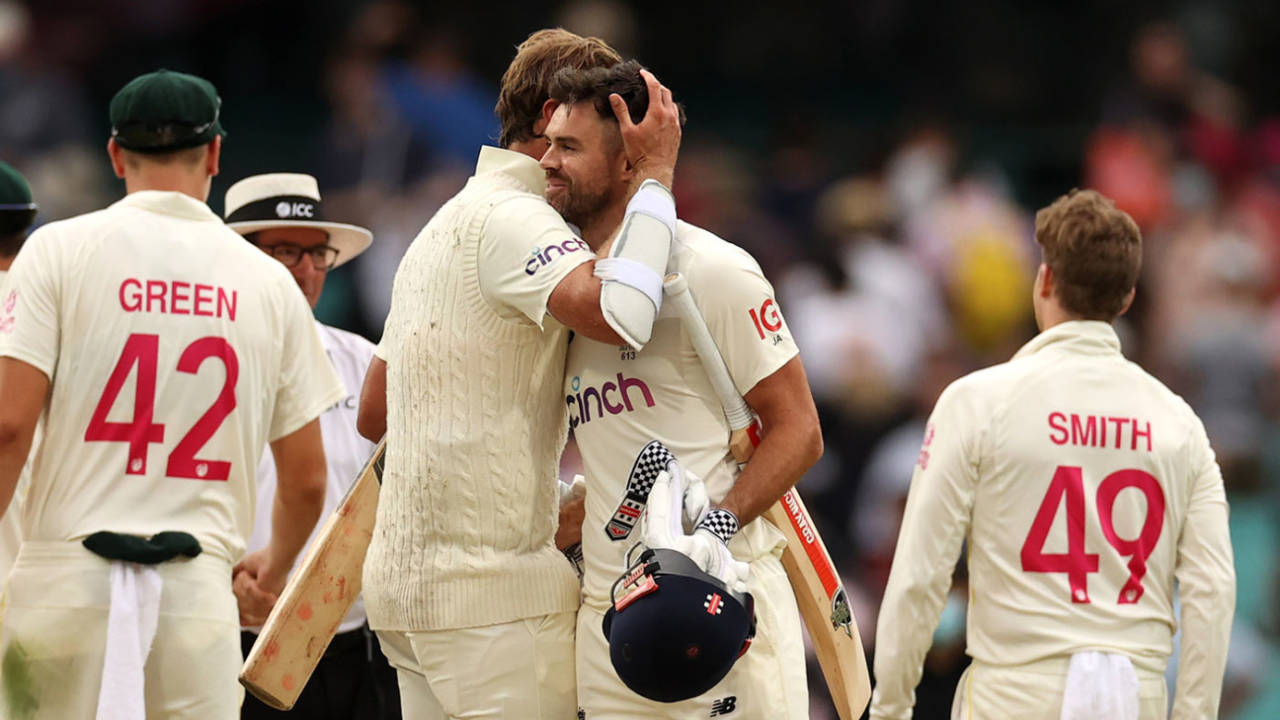 James Anderson and Stuart Broad embrace after the match, Australia vs England, Men's Ashes, 4th Test, 5th day, Sydney, January 9, 2022