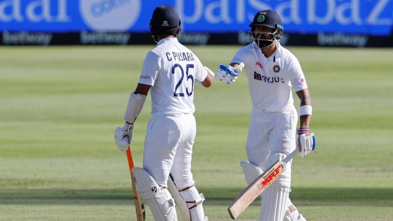 Cheteshwar Pujara and Virat Kohli bump gloves, South Africa vs India, 3rd Test, Cape Town, 2nd day, January 12, 2022