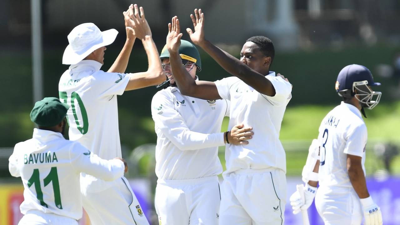 Kagiso Rabada and his team-mates celebrate the wicket of Ajinkya Rahane, South Africa vs India, 3rd Test, Cape Town, 3rd day, January 13, 2022