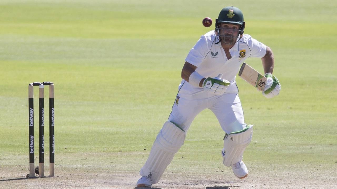 Dean Elgar looks on, South Africa vs India, 3rd Test, Cape Town, 3rd day, January 13, 2022