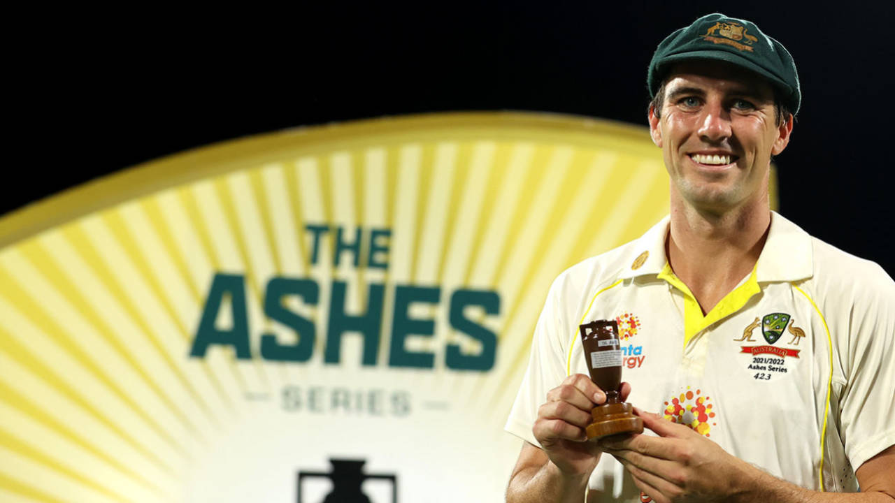 Pat Cummins with the urn, Australia vs England, Men's Ashes, 5th Test, 3rd day, Hobart, January 16, 2021