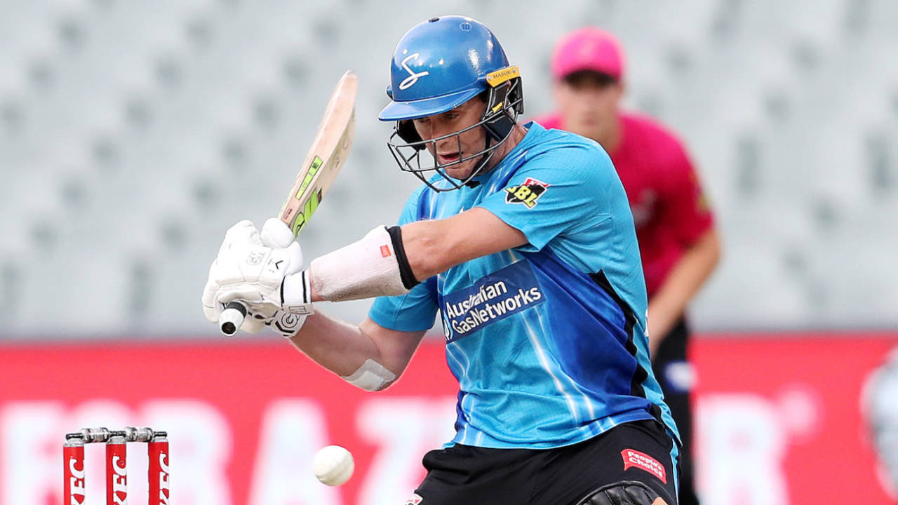 Ian Cockbain makes room to cut during his half-century, Adelaide Strikers vs Sydney Strikers, BBL 2021-22, Adelaide, January 17, 2022