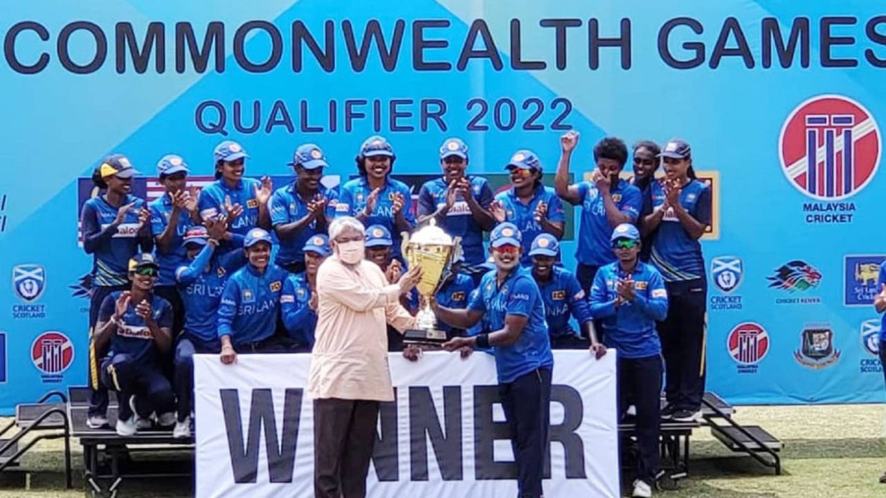 Sri Lanka captain Chamari Athapaththu receives the winners' trophy for the 2022 Commonwealth Games Qualifier&nbsp;&nbsp;&bull;&nbsp;&nbsp;Malaysia Cricket Association