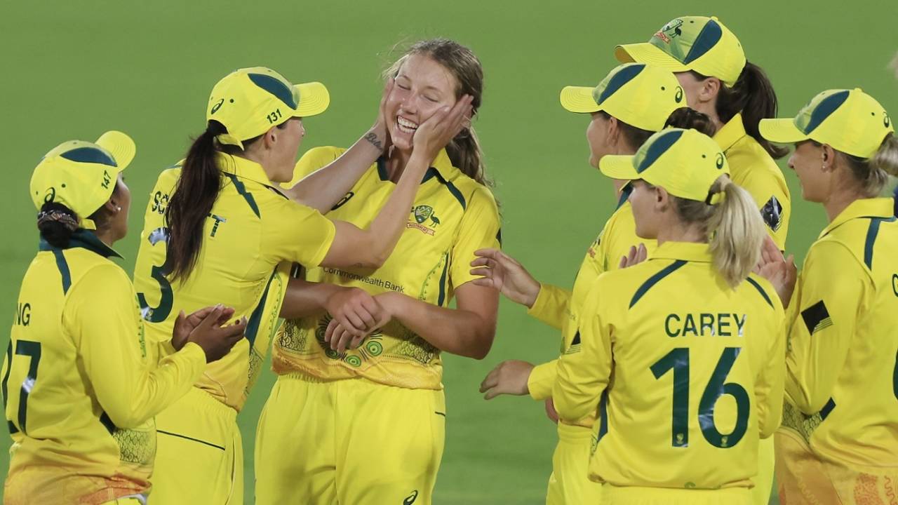 Darcie Brown picked up an Ashes-winning four-for, Australia vs England, 1st ODI, Women's Ashes, Canberra, February 3, 2022
