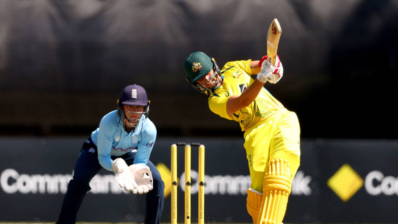 Ashleigh Gardner lofts down the ground, Australia vs England, 2nd ODI, Women's Ashes, Melbourne, February 6, 2022