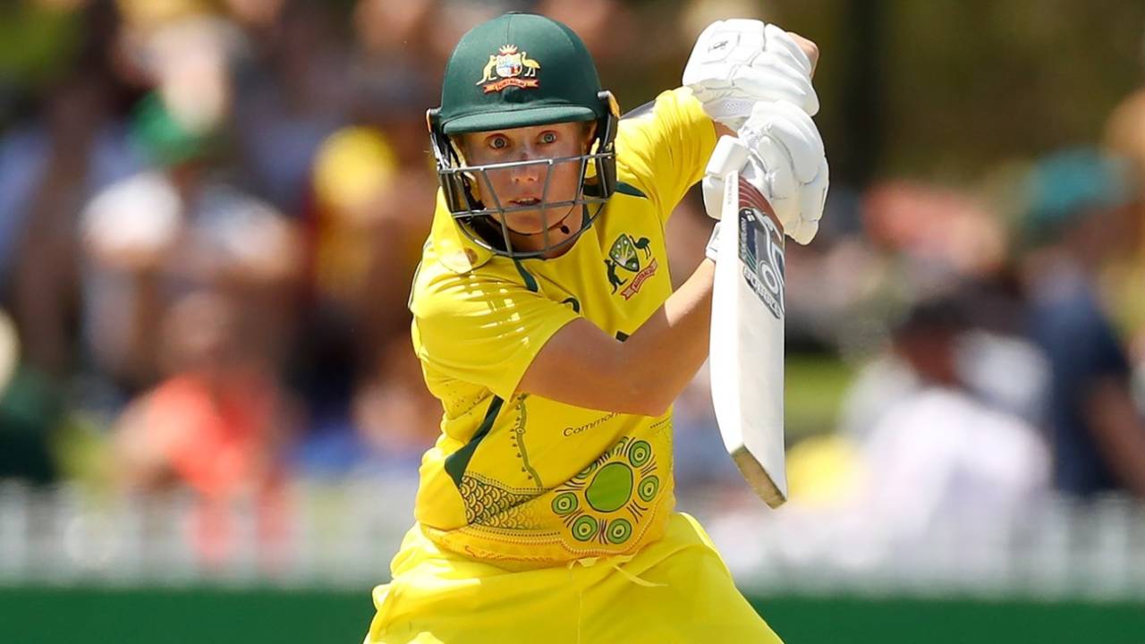 Alyssa Healy plays on the off side, Australia vs England, 2nd ODI, Women's Ashes, Melbourne, February 6, 2022