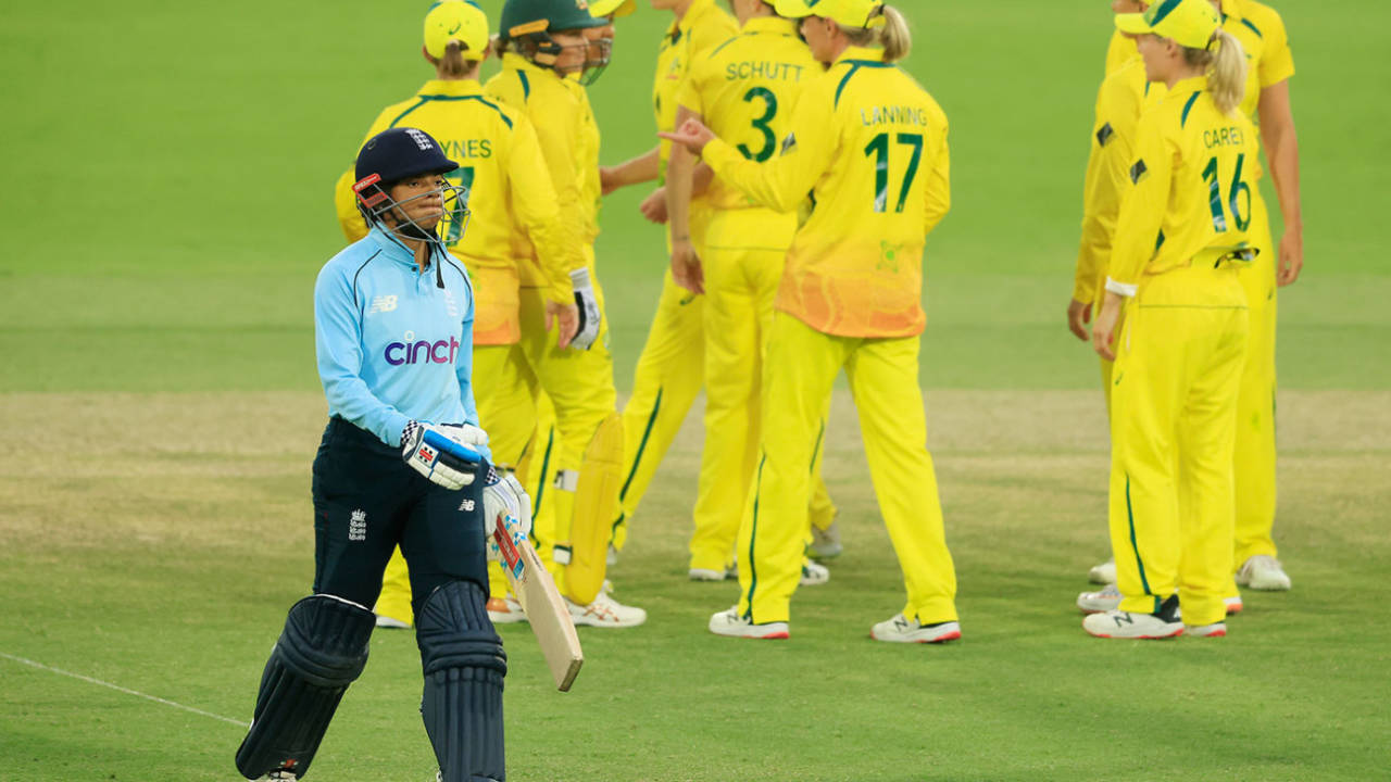 Sophie Dunkley walks off, Australia vs England, 1st ODI, Women's Ashes, Canberra, February 3, 2022