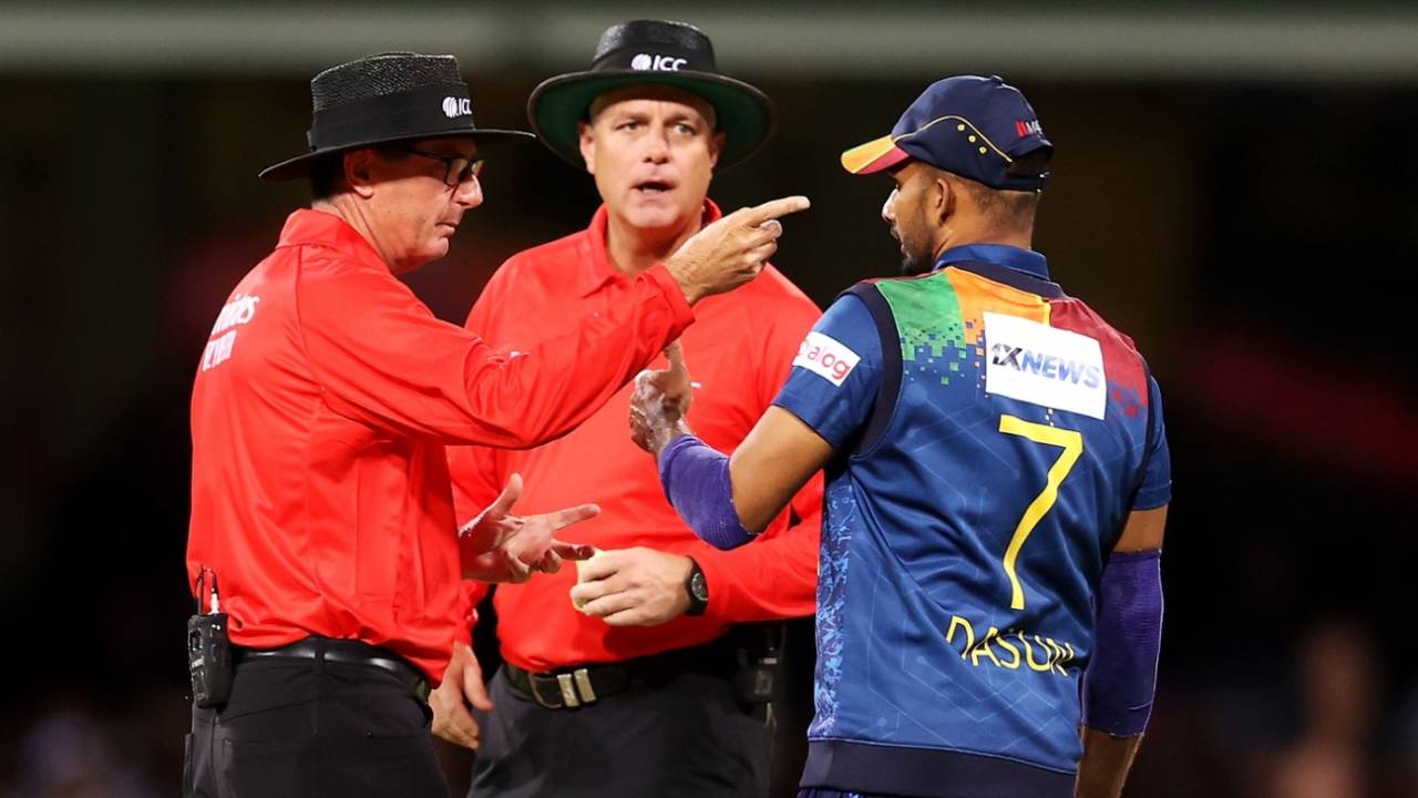 The umpires inform Dasun Shanaka that his team has been penalised for slow over-rate, Australia vs Sri Lanka, 2nd T20I, Sydney, February 13, 2022