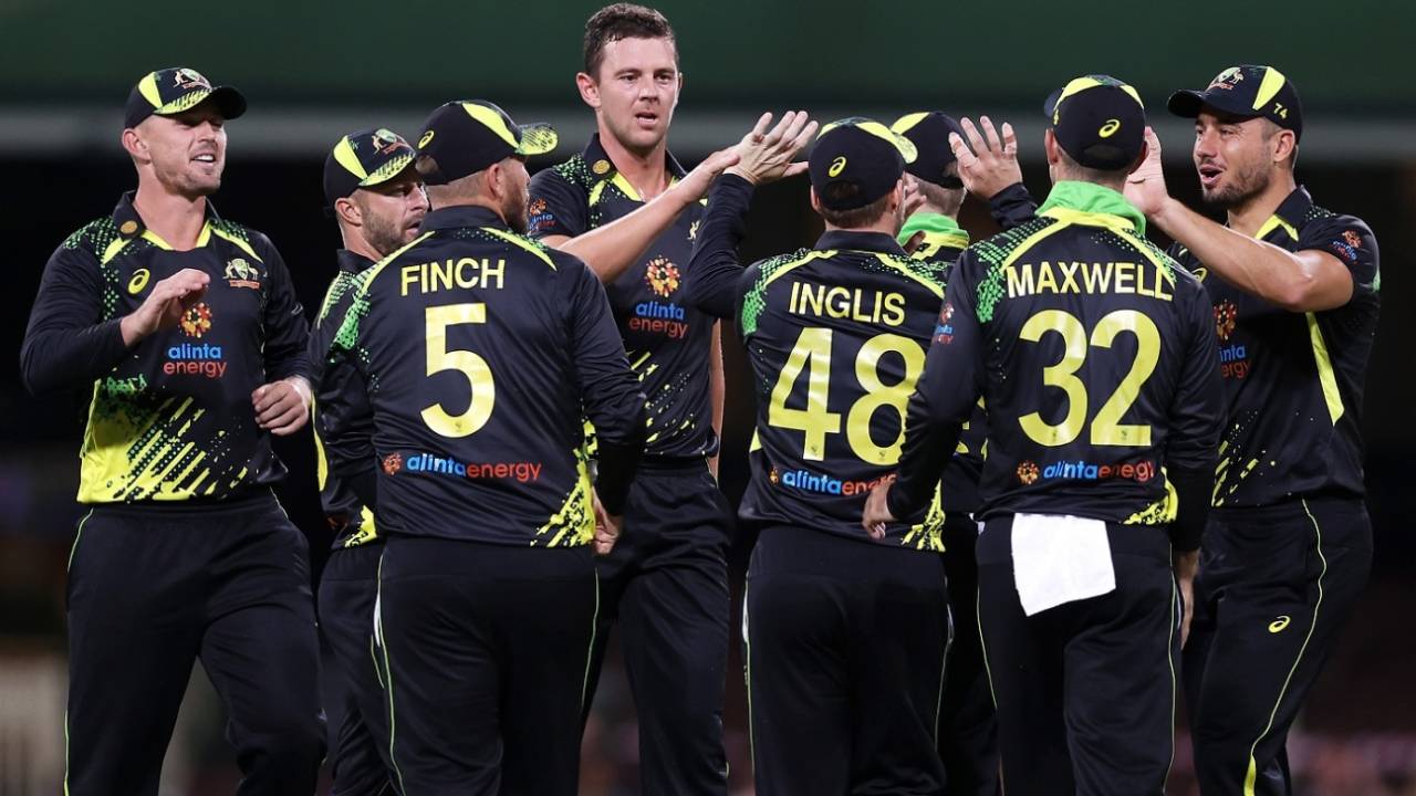 Josh Hazlewood celebrates a wicket with team-mates, Australia vs Sri Lanka, 2nd T20I, Sydney, February 13, 2022