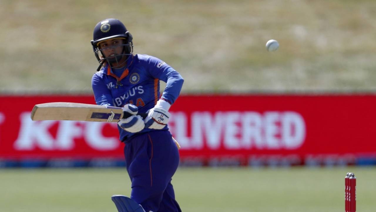 मिताली राज ने न्यूज़ीलैंड के ख़िलाफ़ वनडे सीरीज़ में 82.56 के स्ट्राइक रेट से 232 रन बनाए&nbsp;&nbsp;&bull;&nbsp;&nbsp;Getty Images