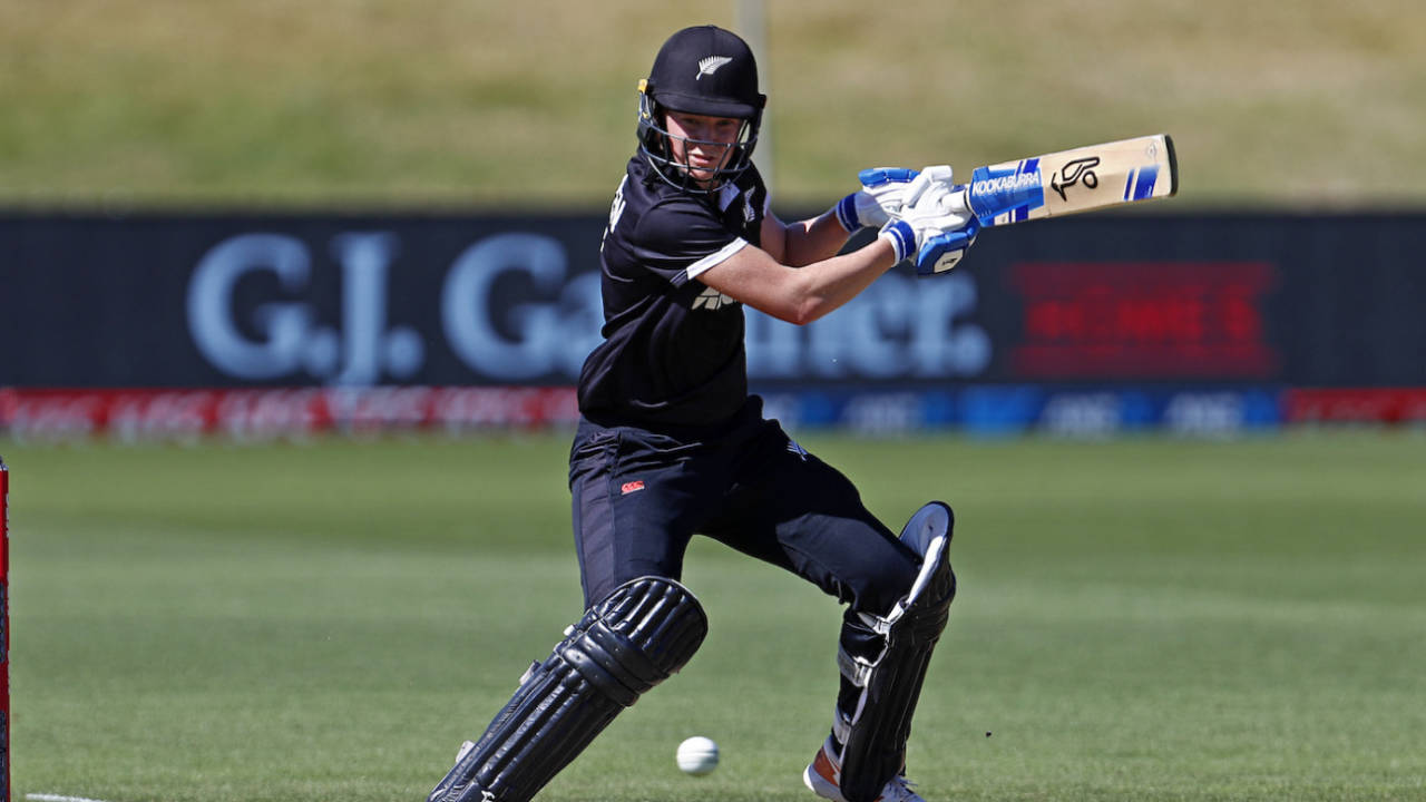 Maddy Green steers the ball off the back foot, New Zealand vs India, 2nd women's ODI, Queenstown, February 15, 2022