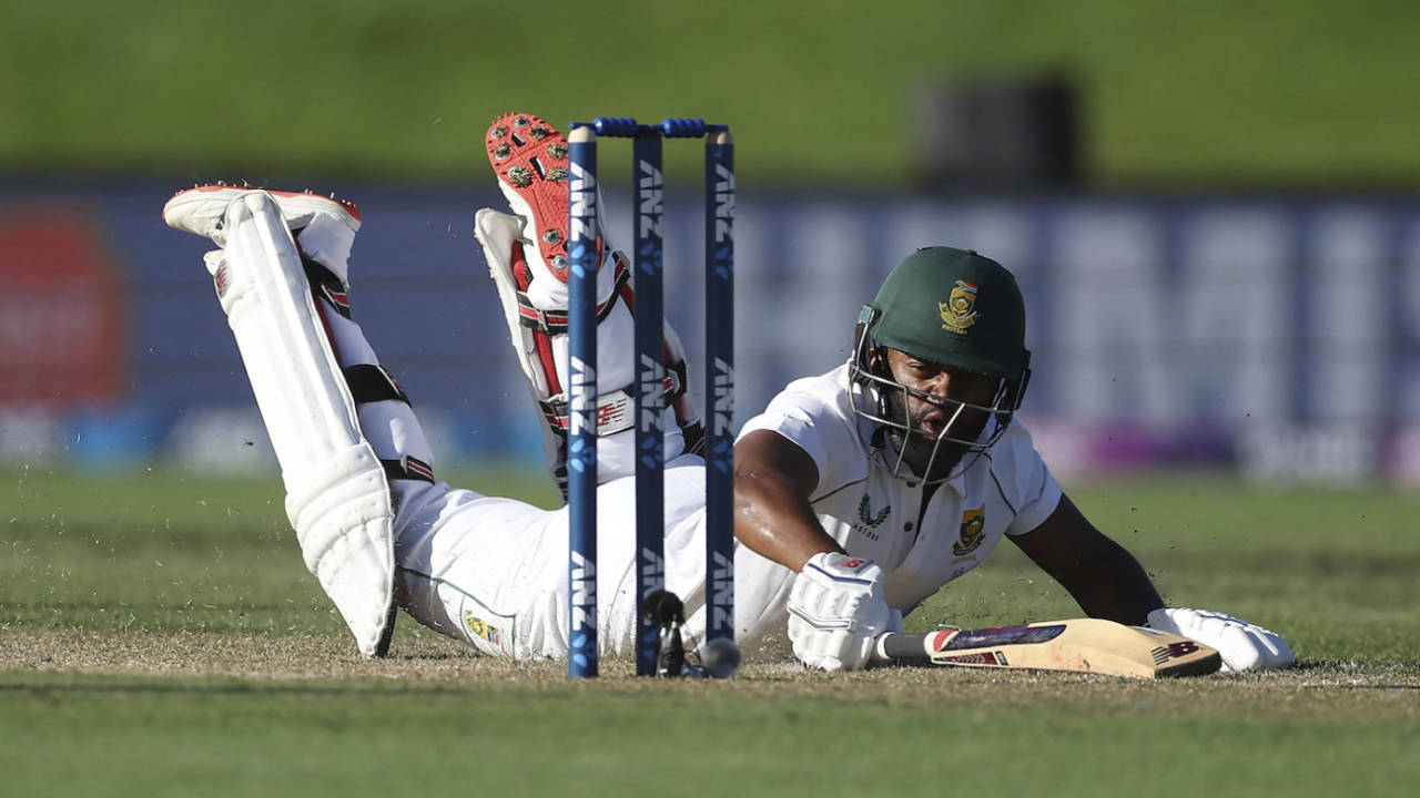 Temba Bavuma puts in a dive to make his ground, New Zealand vs South Africa, 1st Test, Christchurch, 2nd day, February 18, 2022