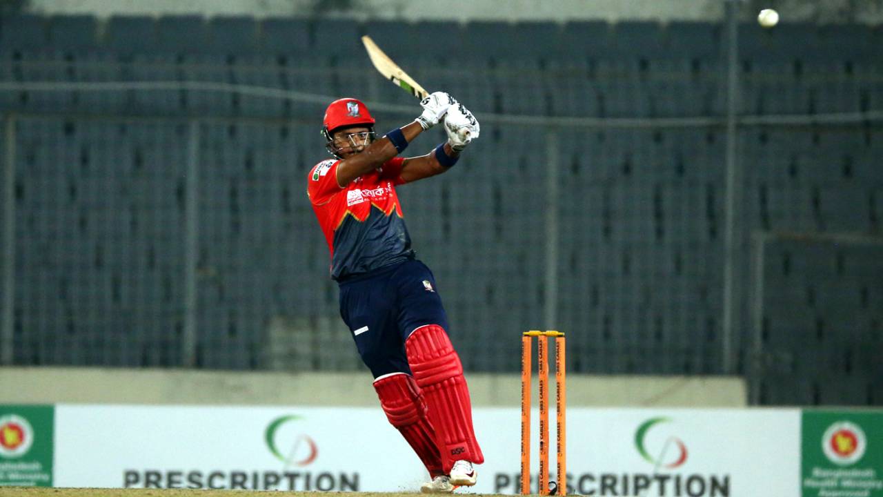 Shykat Ali lays into a pull on his way to a 34-ball 58, Comilla Victorians vs Fortune Barishal, BPL 2022 final, Dhaka, February 18, 2022