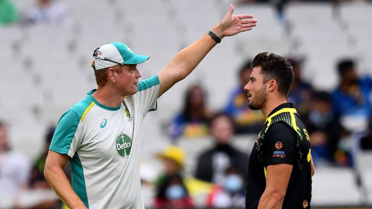 Interim coach Andrew McDonald speaks to Marcus Stoinis during a warm-up session, Australia vs Sri Lanka, 5th T20I, Melbourne, February 20, 2022