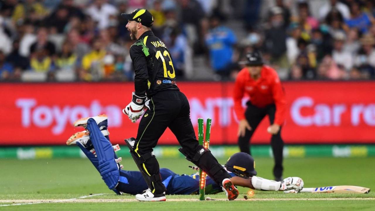 Matthew Wade breaks the stumps to run debutant Kamil Mishara out, Australia vs Sri Lanka, 5th T20I, Melbourne, February 20, 2022