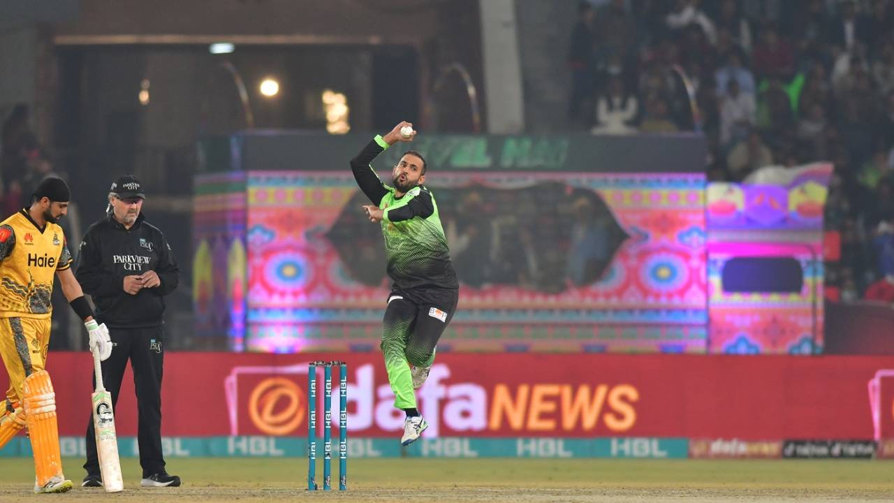 Fawad Ahmed in his delivery stride, Lahore Qalandars vs Peshawar Zalmi, PSL 2022, February 21, 2022