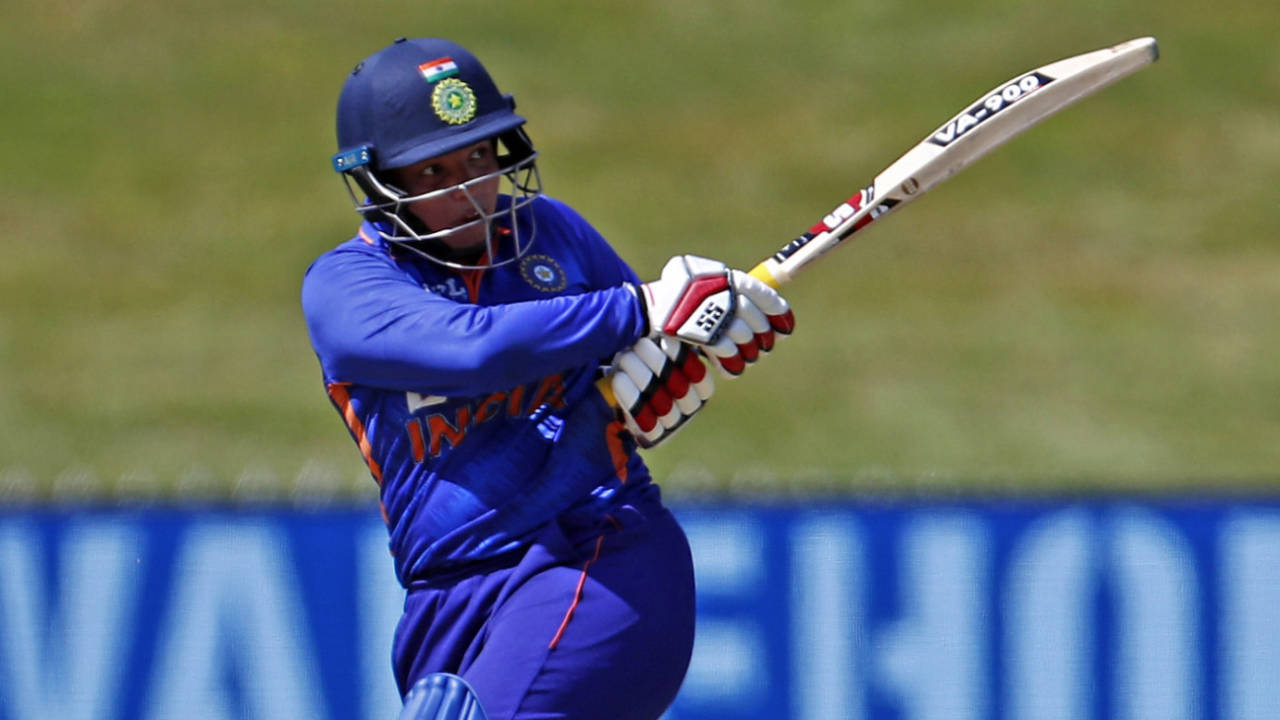 Richa Ghosh swings the ball away towards square-leg, New Zealand Women vs India Women, 2nd ODI, Queenstown, February 15, 2022
