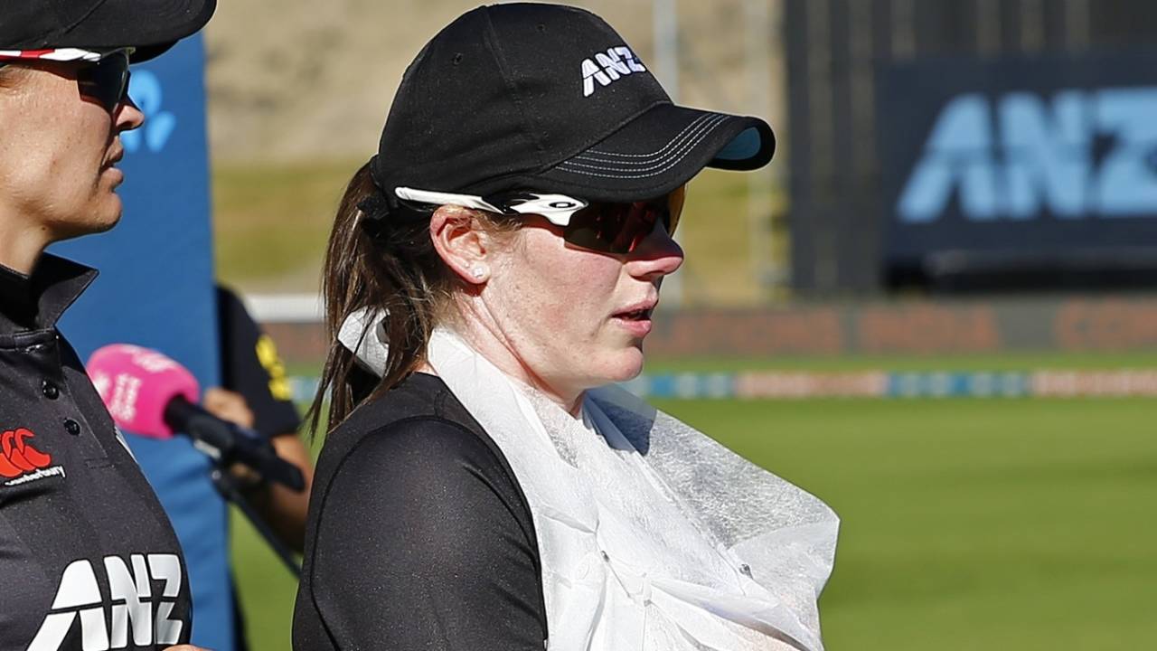 Lauren Down injured herself while taking a catch, New Zealand vs India, 5th women's ODI, Queenstown, February 24, 2022