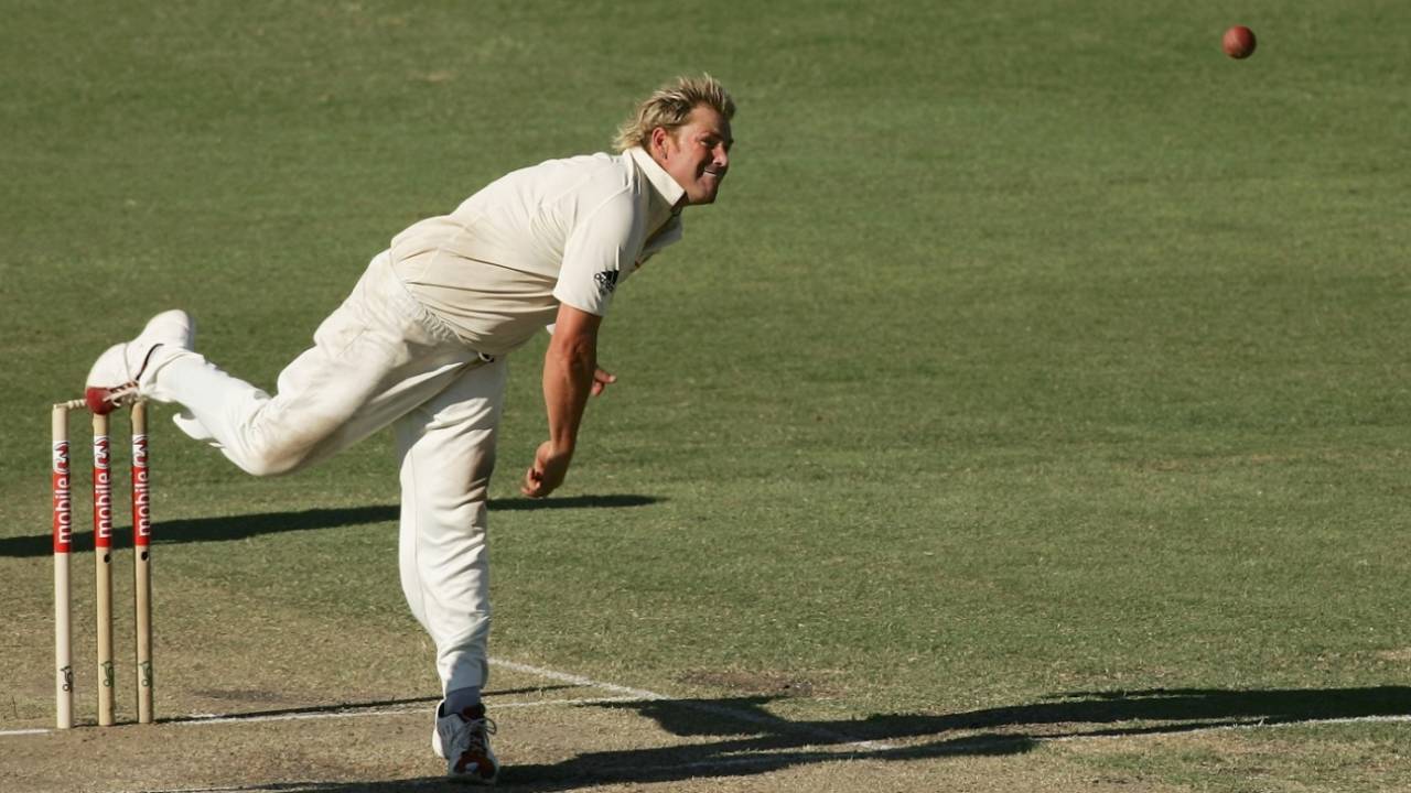 Shane Warne in his delivery stride