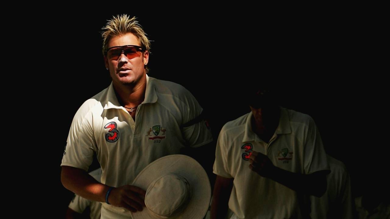 Shane Warne leads his team-mates out, Australia vs South Africa, 2nd Test, Melbourne, 3rd day, December 28, 2005