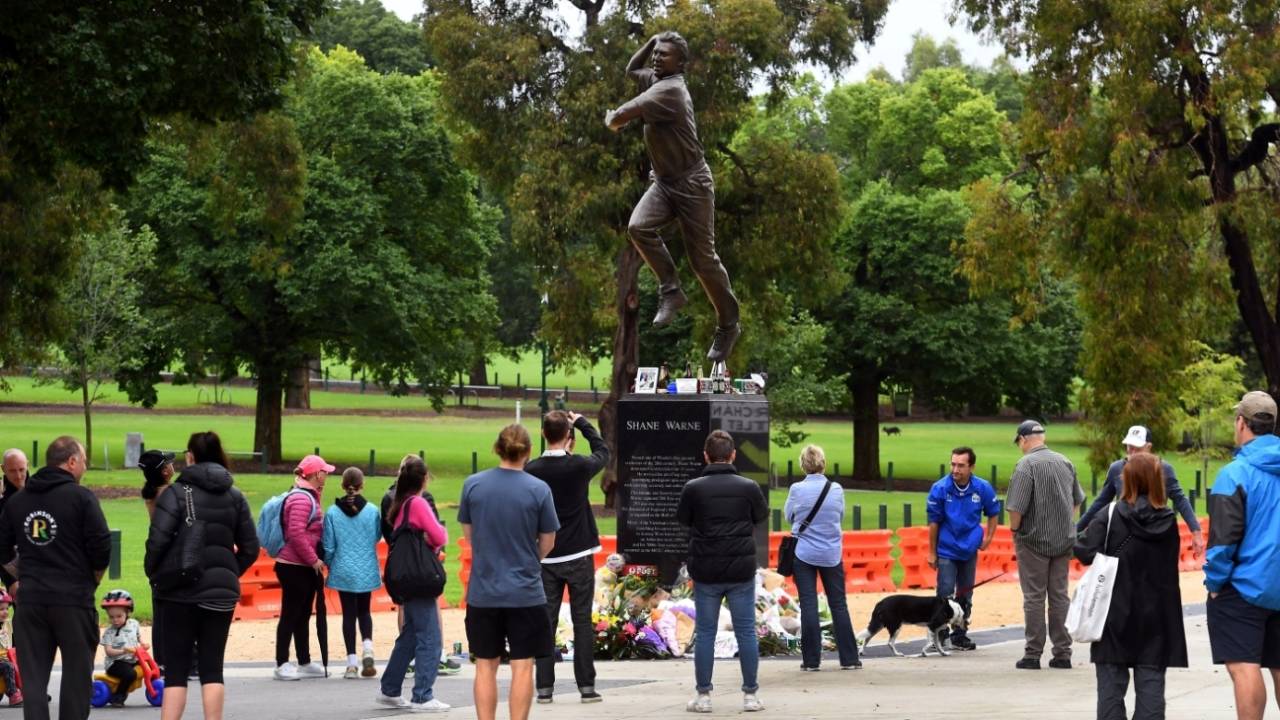 Fans pay their respects at Shane Warne's statue outside the MCG, Melbourne, March 6, 2022