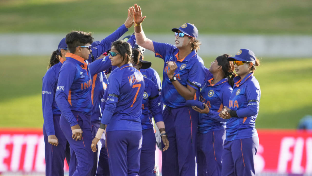 Jhulan Goswami towers over her team-mates as India celebrate a wicket, Pakistan vs India, Women's World Cup 2022, March 6, 2022 