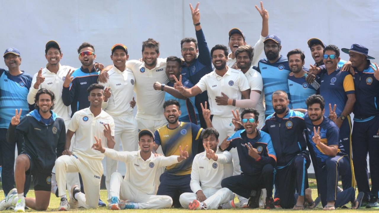 Jharkhand's squad gets together after winning a thriller against Tamil Nadu, Jharkhand vs Tamil Nadu, Ranji Trophy 2021-22, 4th day, Guwahati, March 6, 2022