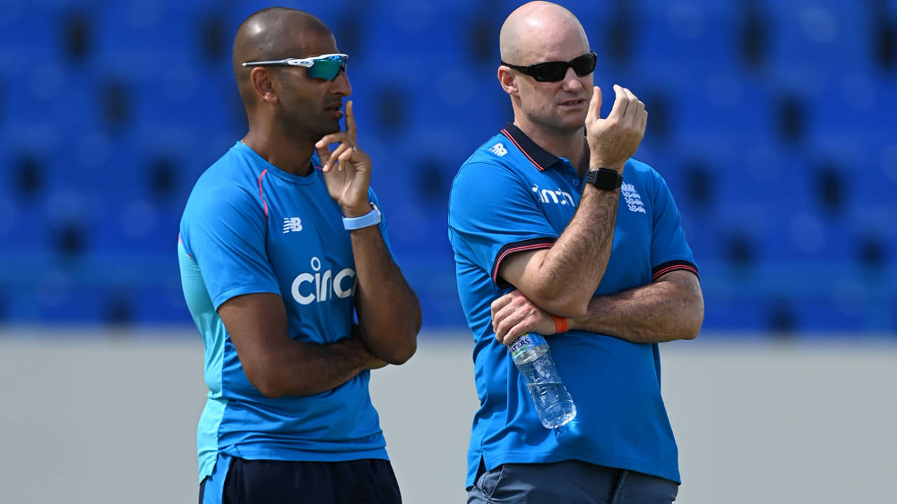 Mo Bobat and Andrew Strauss chat at England training&nbsp;&nbsp;&bull;&nbsp;&nbsp;Getty Images