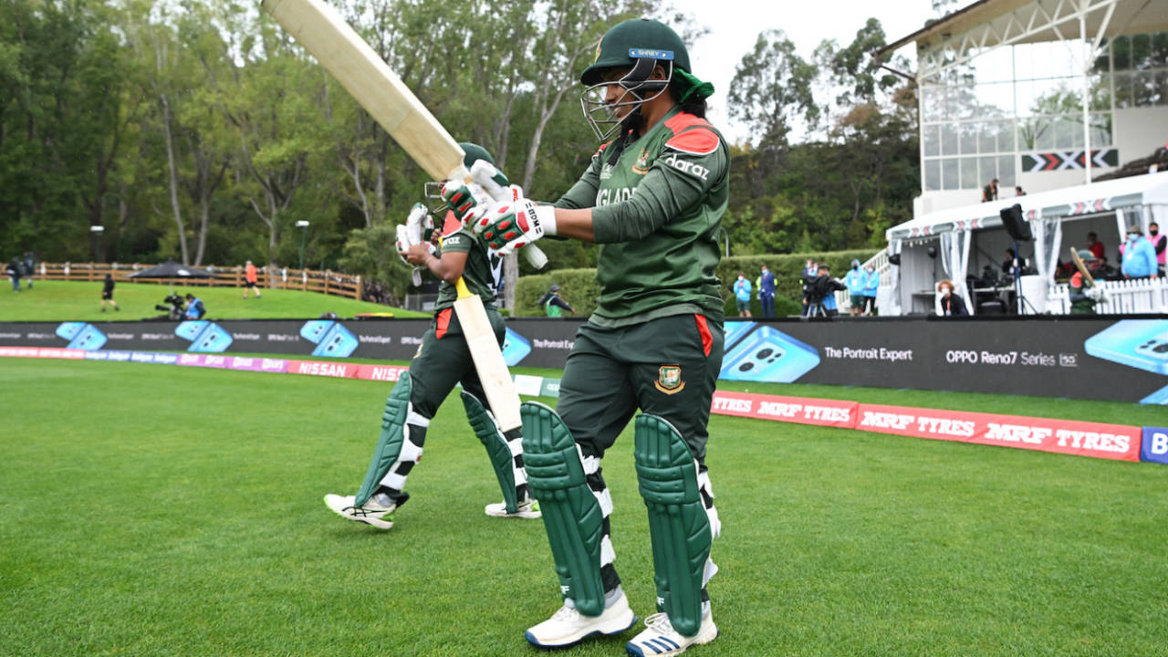 Shamima Sultana walks out to bat along with Fargana Hoque, New Zealand vs Bangladesh, Women's World Cup 2022, Dunedin, March 7, 2022