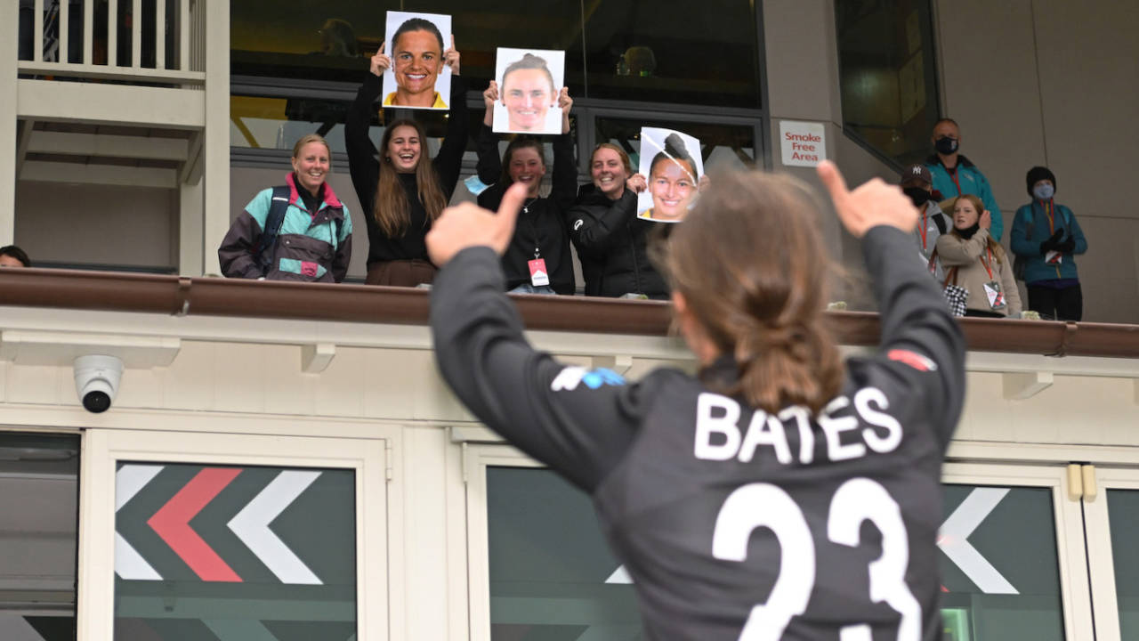 Suzie Bates celebrates from far with her Otago team-mates, New Zealand vs Bangladesh, Women's World Cup 2022, Dunedin, March 7, 2022