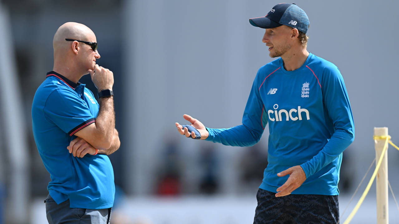 Andrew Strauss and Joe Root chat before the start of the Antigua Test&nbsp;&nbsp;&bull;&nbsp;&nbsp;Getty Images
