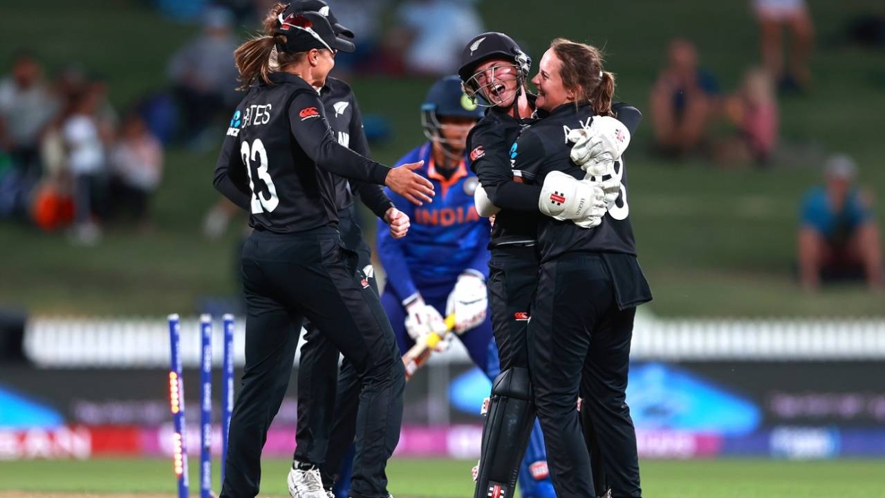 Amelia Kerr gets a bear hug from Katey Martin after dismissing Richa Ghosh, New Zealand vs India, Women's World Cup 2022, Hamilton, March 10, 2022