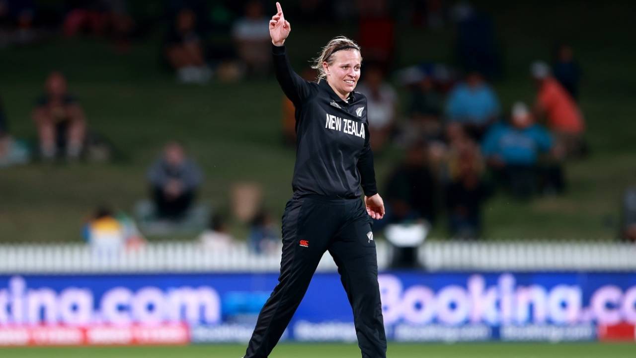 Lea Tahuhu bowled ten boundary-less overs for three wickets, New Zealand vs India, Women's World Cup 2022, Hamilton, March 10, 2022