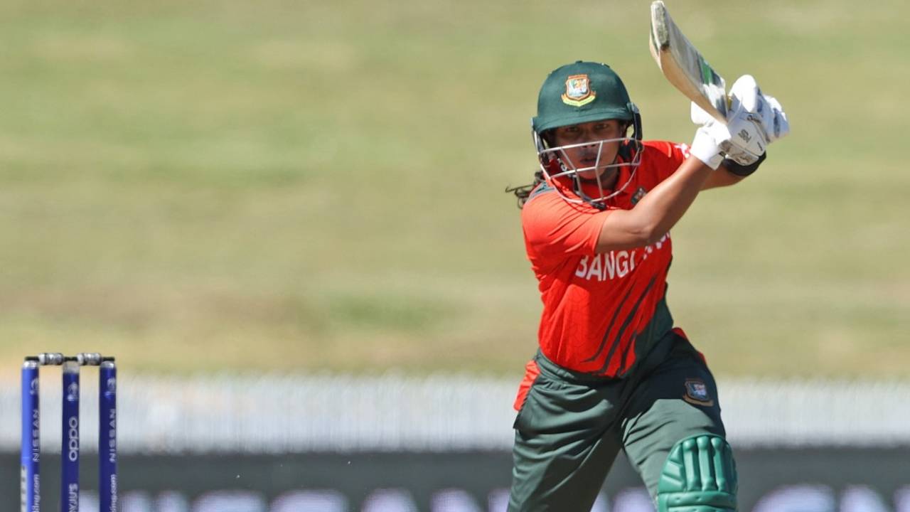 Sharmin Akhter drives one through the covers, Pakistan vs Bangladesh, Women's World Cup 2022, Hamilton, March 14, 2022