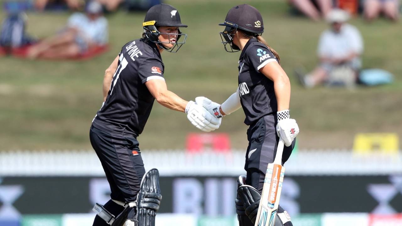 Sophie Devine and Amelia Kerr added 81 for the second wicket, New Zealand vs South Africa, Women's World Cup 2022, Hamilton, March 17, 2022