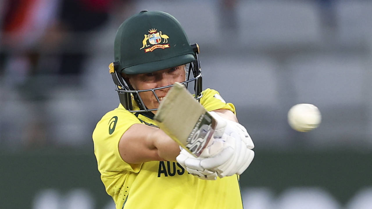 Alyssa Healy plays a pull during her quick 72, Australia vs India, Women's World Cup 2022, Auckland, March 19, 2022