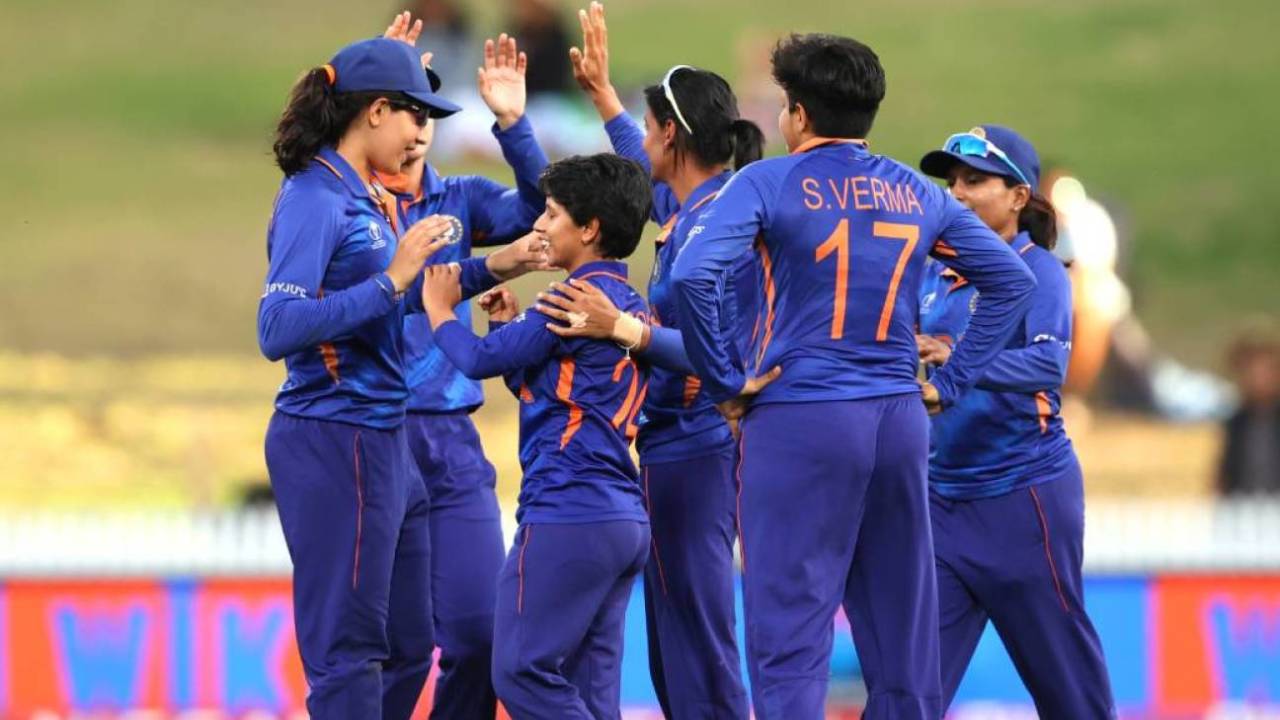 Poonam Yadav struck immediately in her first game of the tournament, Bangladesh v India, Women's World Cup, Hamilton, March 22, 2022
