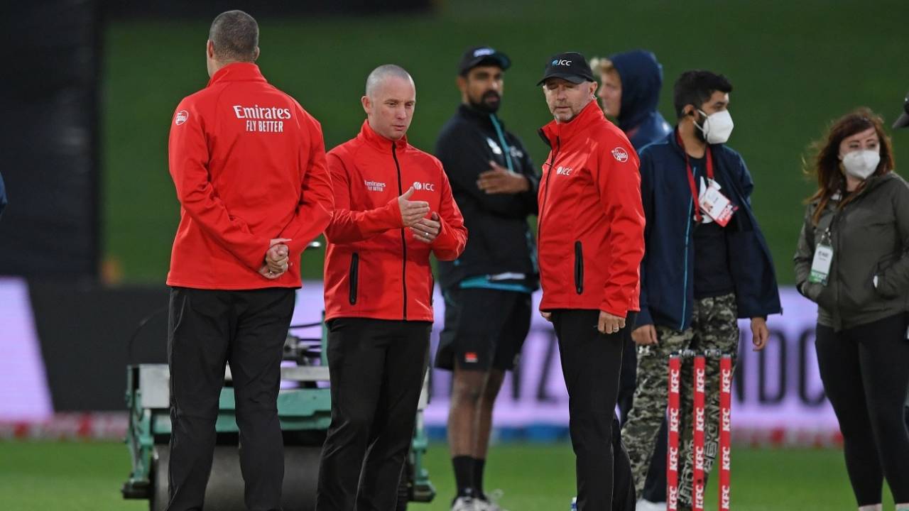The umpires have a discussion after wet outfield delayed the start, New Zealand vs Netherlands, Only T20I, Napier, March 25, 2022