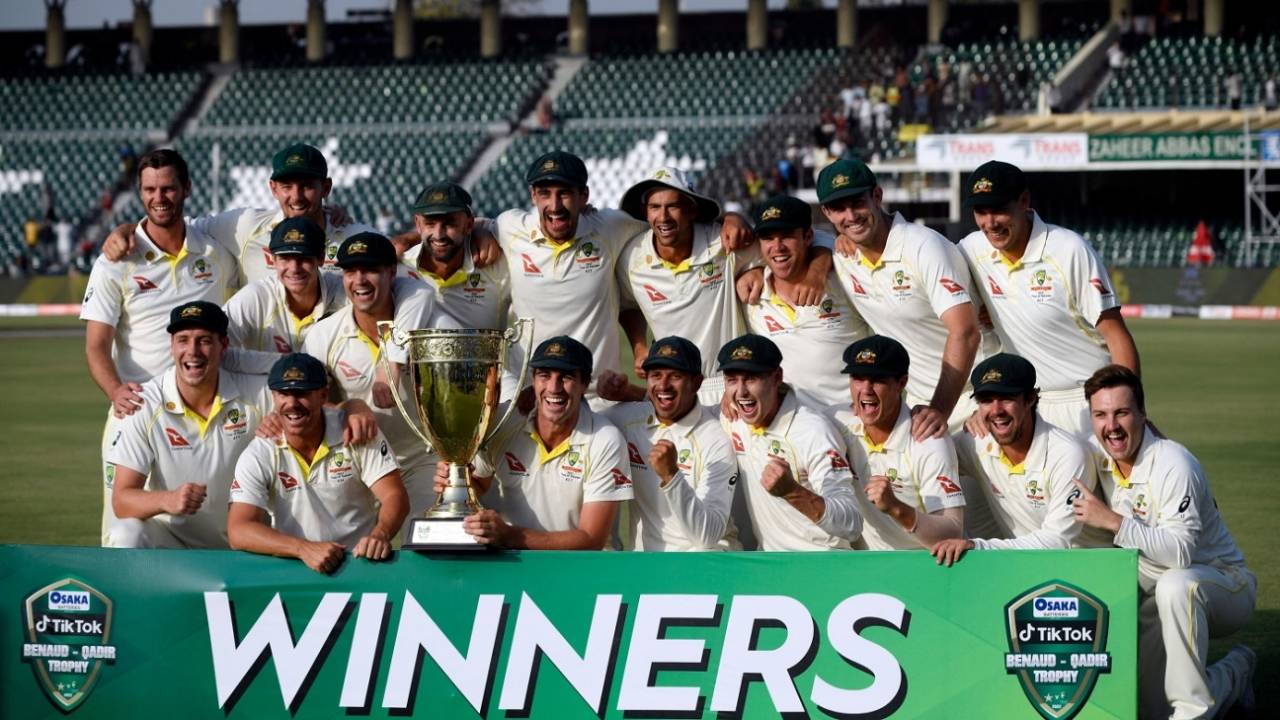 The victorious Australian team with the series trophy, Pakistan vs Australia, 3rd Test, Lahore, 5th day, March 25, 2022