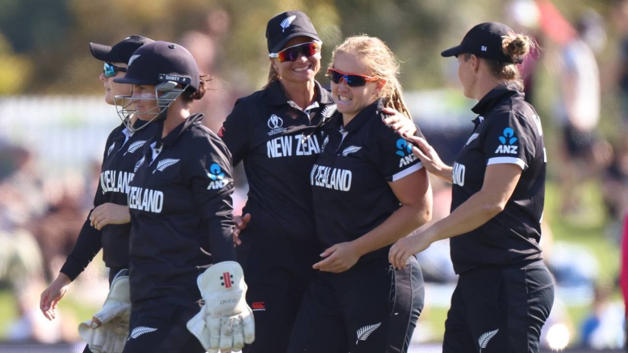 Frances Mackay celebrates a wicket, New Zealand vs Pakistan, Women's World Cup 2022, Christchurch, March 26, 2022