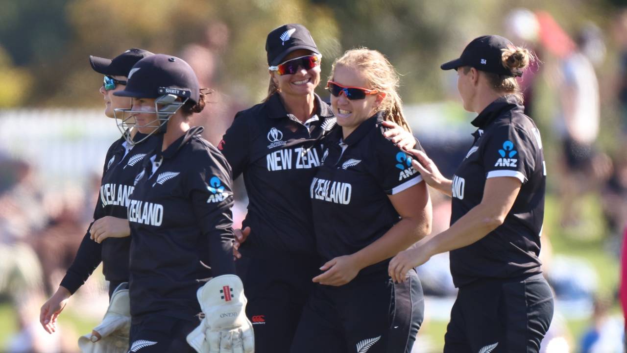 Frances Mackay celebrates a wicket, New Zealand vs Pakistan, Women's World Cup 2022, Christchurch, March 26, 2022