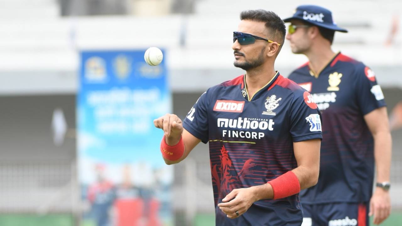 Harshal Patel tosses the ball up, Mumbai, March 26, 2022