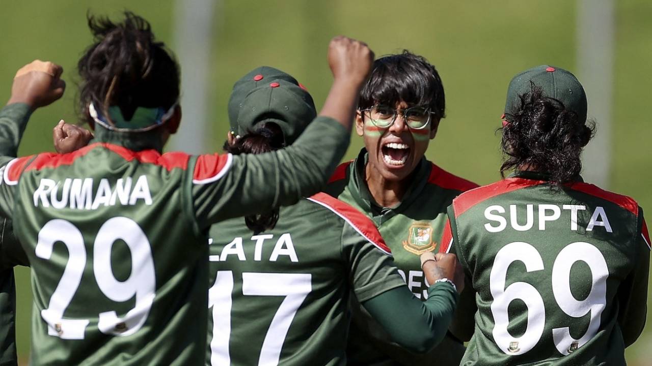 Fahima Khatun celebrates dismissing Natalie Sciver, England vs Bangladesh, Women's World Cup 2022, Wellington, March 27, 2022 