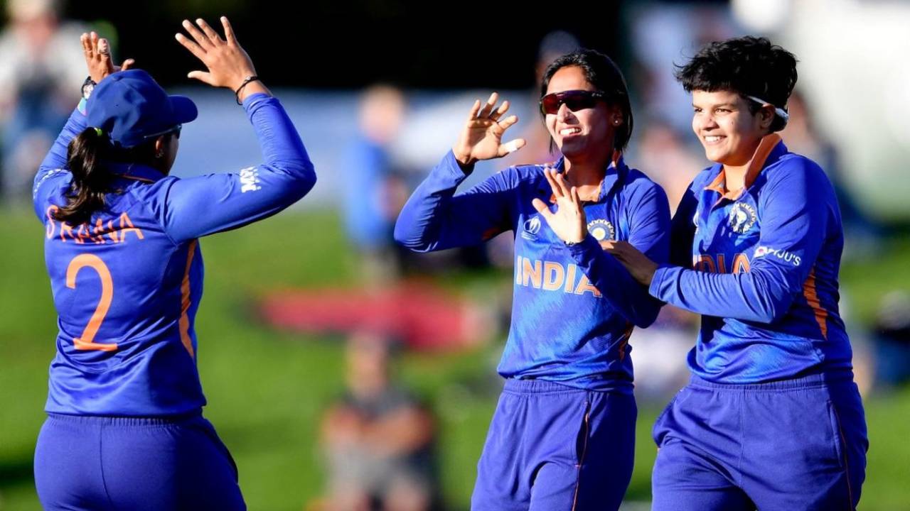 Sneh Rana and Shafali Verma congratulate Harmanpreet Kaur for her direct hit, India vs South Africa, Women's World Cup 2022, Christchurch, March 27, 2022 
