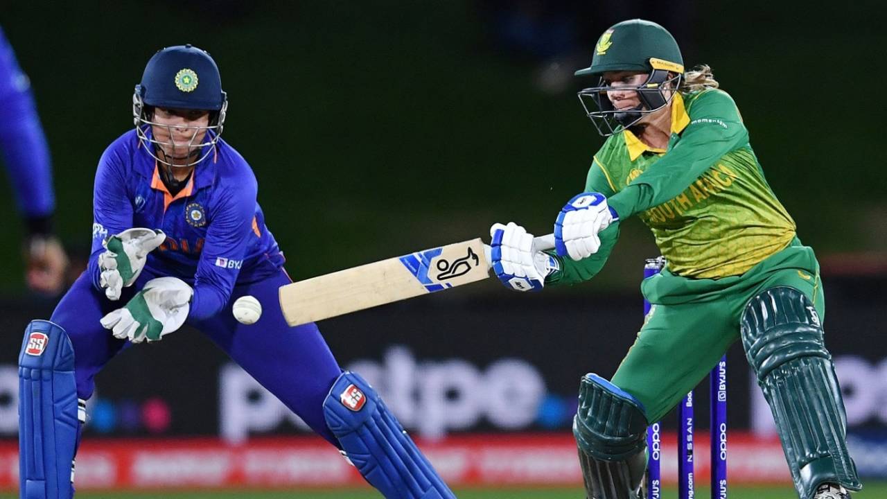 Mignon du Preez cuts one, India vs South Africa, Women's World Cup 2022, Christchurch, March 27, 2022 