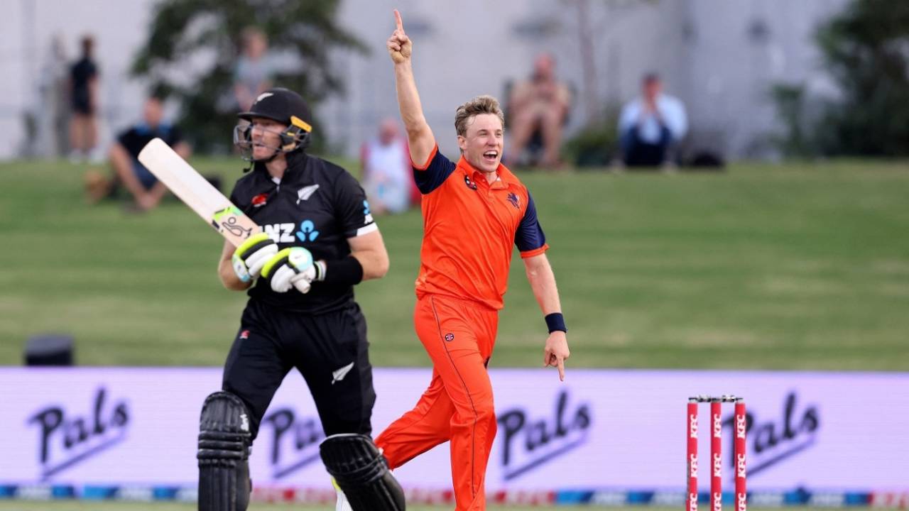 Logan van Beek celebrates after dismissing Martin Guptill, New Zealand vs Netherlands, 1st ODI, Mount Maunganui, March 29, 2022