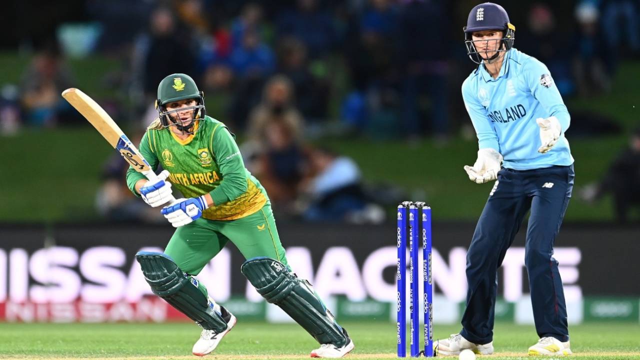 Mignon du Preez turns one through midwicket, South Africa vs England, Women's World Cup 2022, 2nd semi-final, March 31, 2022