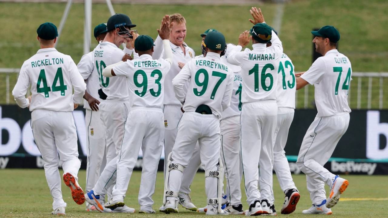 Simon Harmer celebrates with his team-mates, South Africa vs Bangladesh, 1st Test, Durban, 2nd day, April 1, 2022 