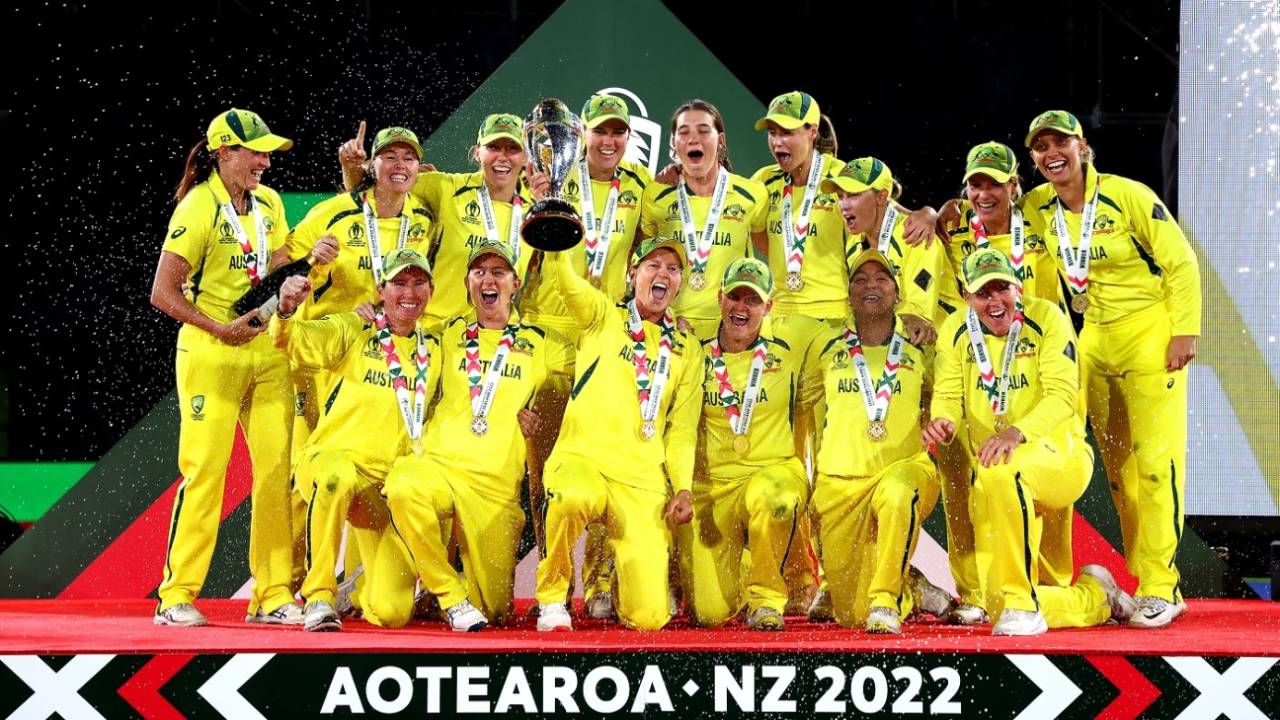 The Australia players lift their seventh World Cup&nbsp;&nbsp;&bull;&nbsp;&nbsp;AFP/Getty Images